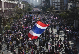 Bangkok, Thaïlande,  Janv.2014 L'appel du 27 décembre 2013 par Suthep Thaugsuban à ses partisans rassemble le 13 janvier 2014 plusieurs dizaines de milliers de manifestants anti-gouvernementaux pour le commencement de l'opération de paralysie de Bangkok.