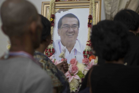 Bangkok, Thaïlande,  Févr.2014 Portrait de Suthin Tharathin aux obsèques de ce dernier, un des leaders de l'opposition abattue après un discours à Wat Sri le 26 janvier 2014.